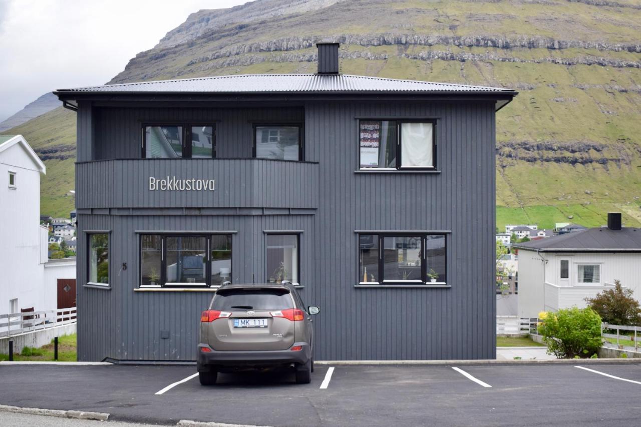 Brekkustova - Modern, Cosy And Spacious Apartment Klaksvík Exteriör bild